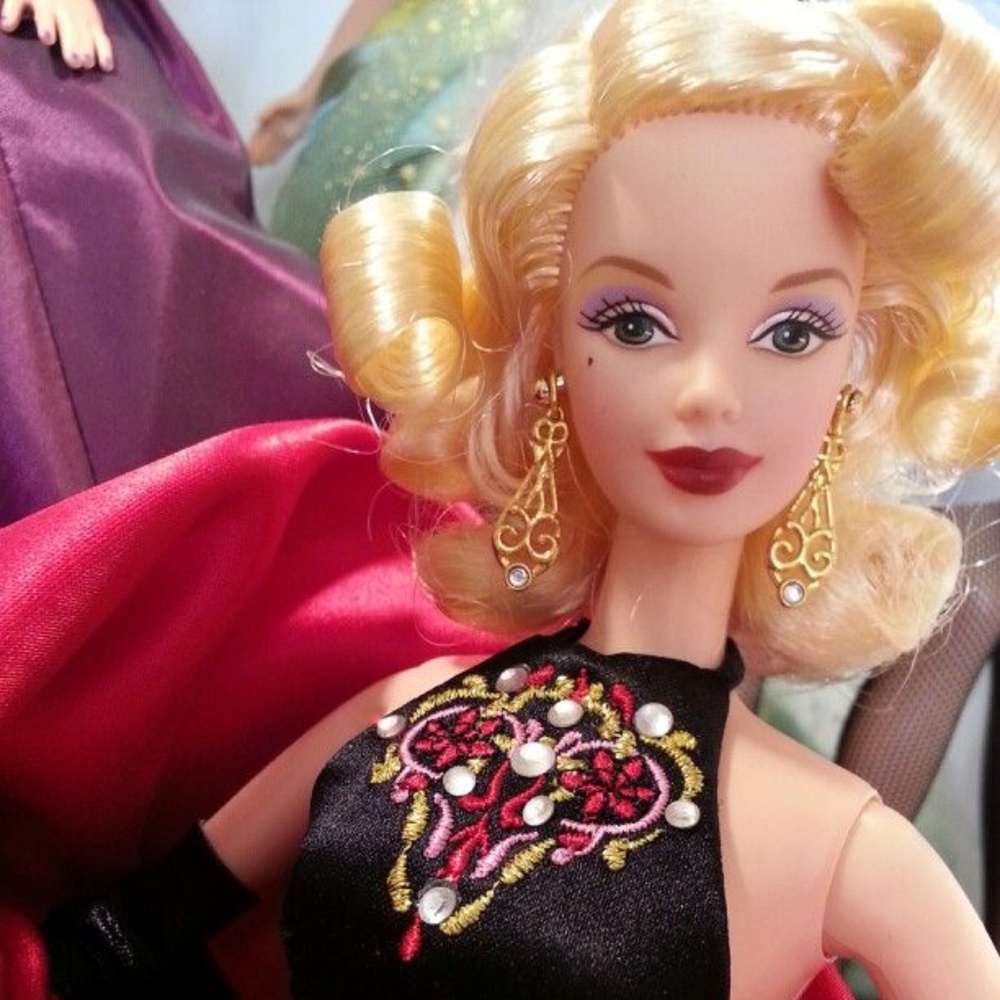BARBIE DOLL MANN'S CHINESE THEATRE COLLECTIBLE LIMITED EDITION 1999 NIB